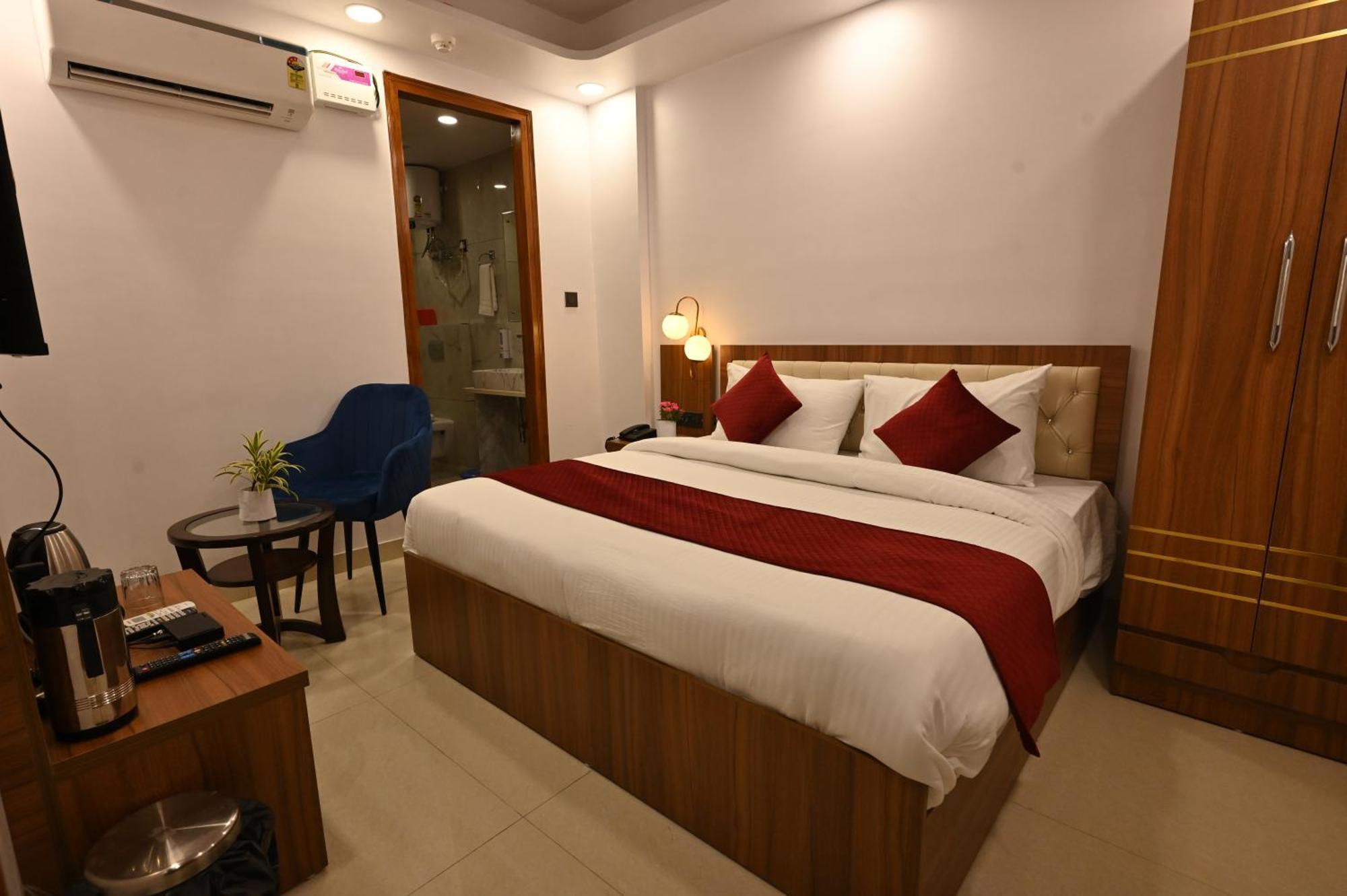 Hotel Down Town Paschim Vihar Delhi  Exterior photo
