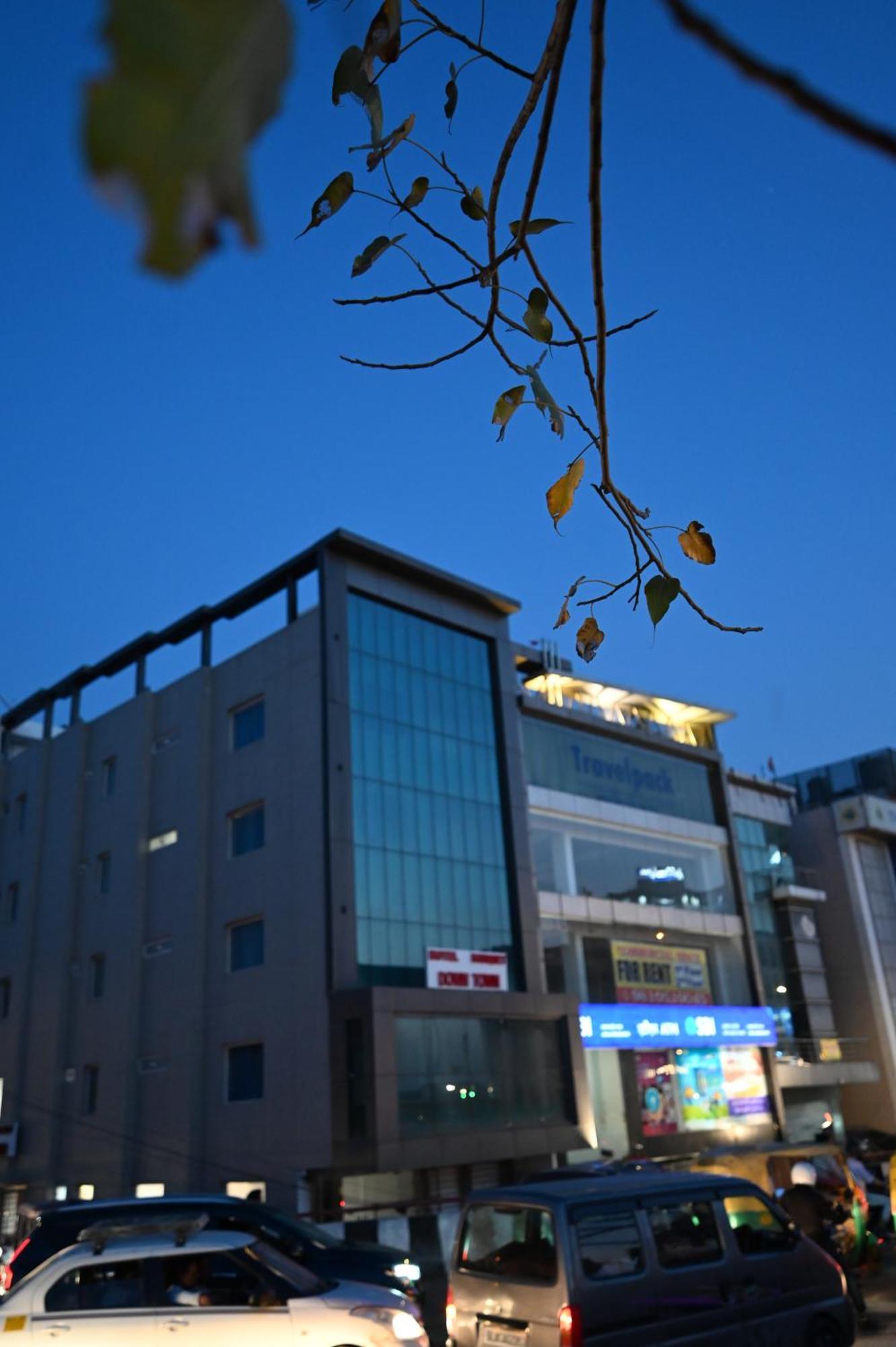 Hotel Down Town Paschim Vihar Delhi  Exterior photo