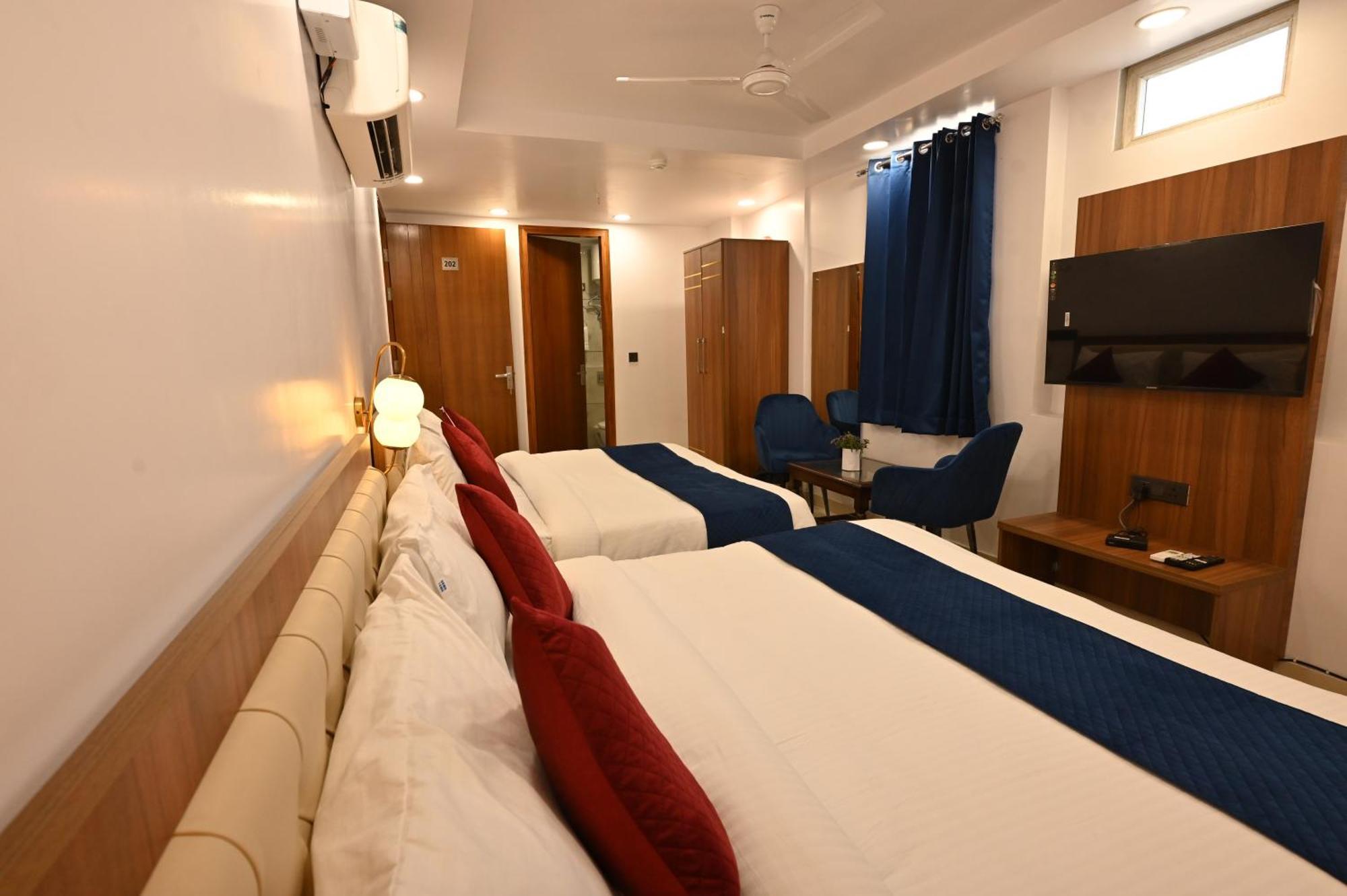 Hotel Down Town Paschim Vihar Delhi  Exterior photo
