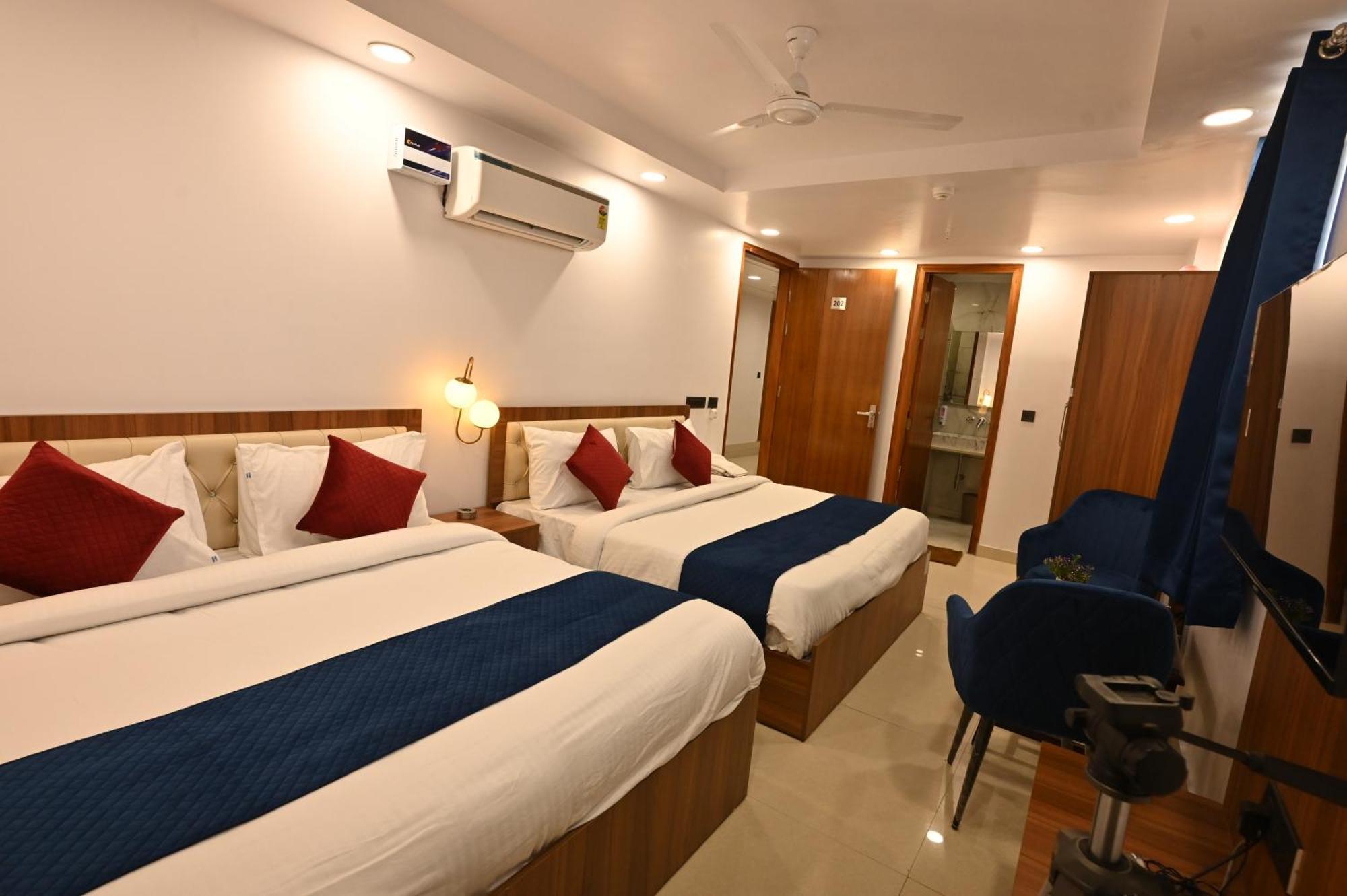 Hotel Down Town Paschim Vihar Delhi  Exterior photo